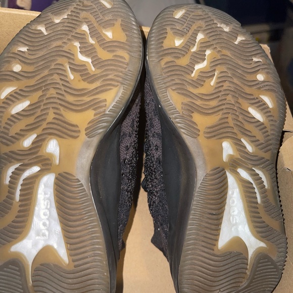 Yeezy Size 11.5K ( Kids Sneaker ) - Picture 3 of 3